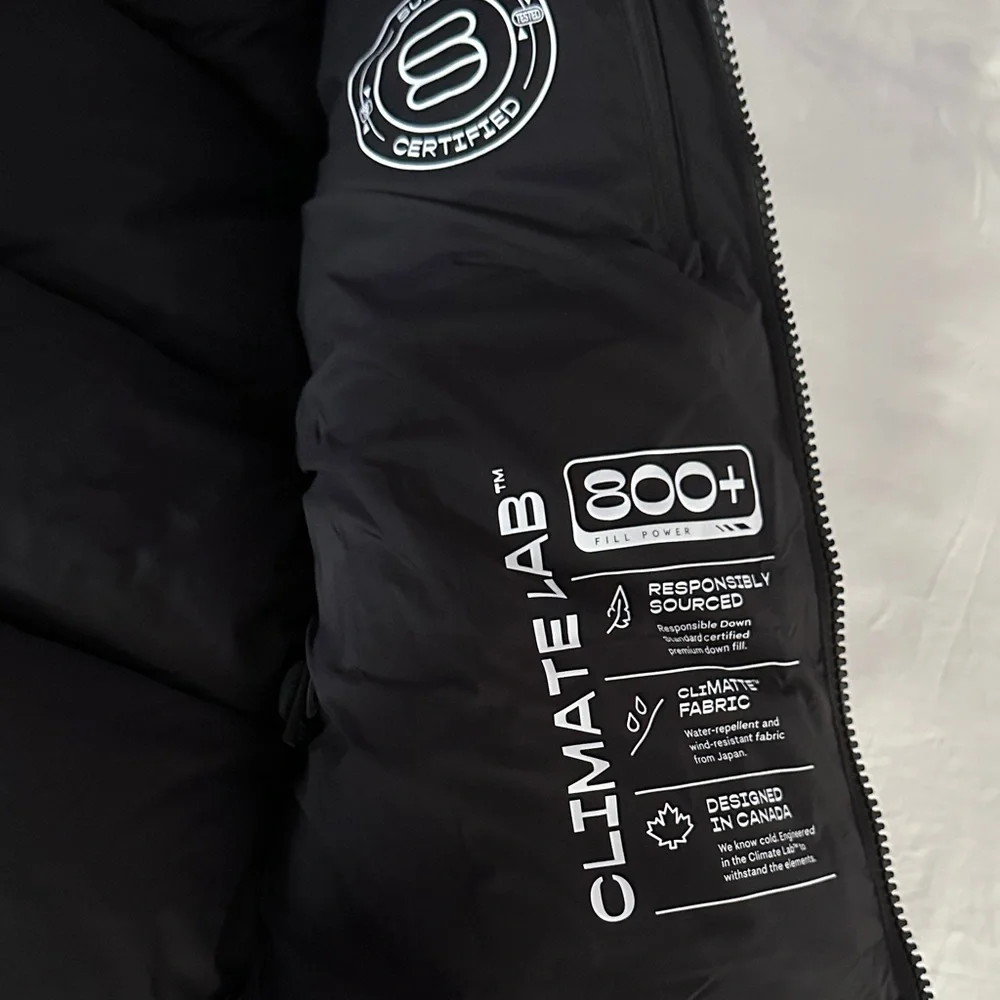 Aritzia Black Puffer Jacket shorty - Picture 3 of 7